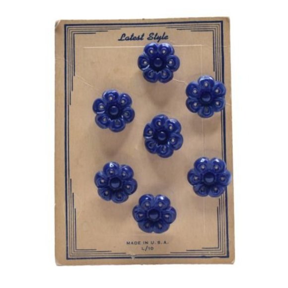 Vintage Flower Buttons on Card 7 Blue Buttons Latest Style Made in USA - Picture 2 of 5